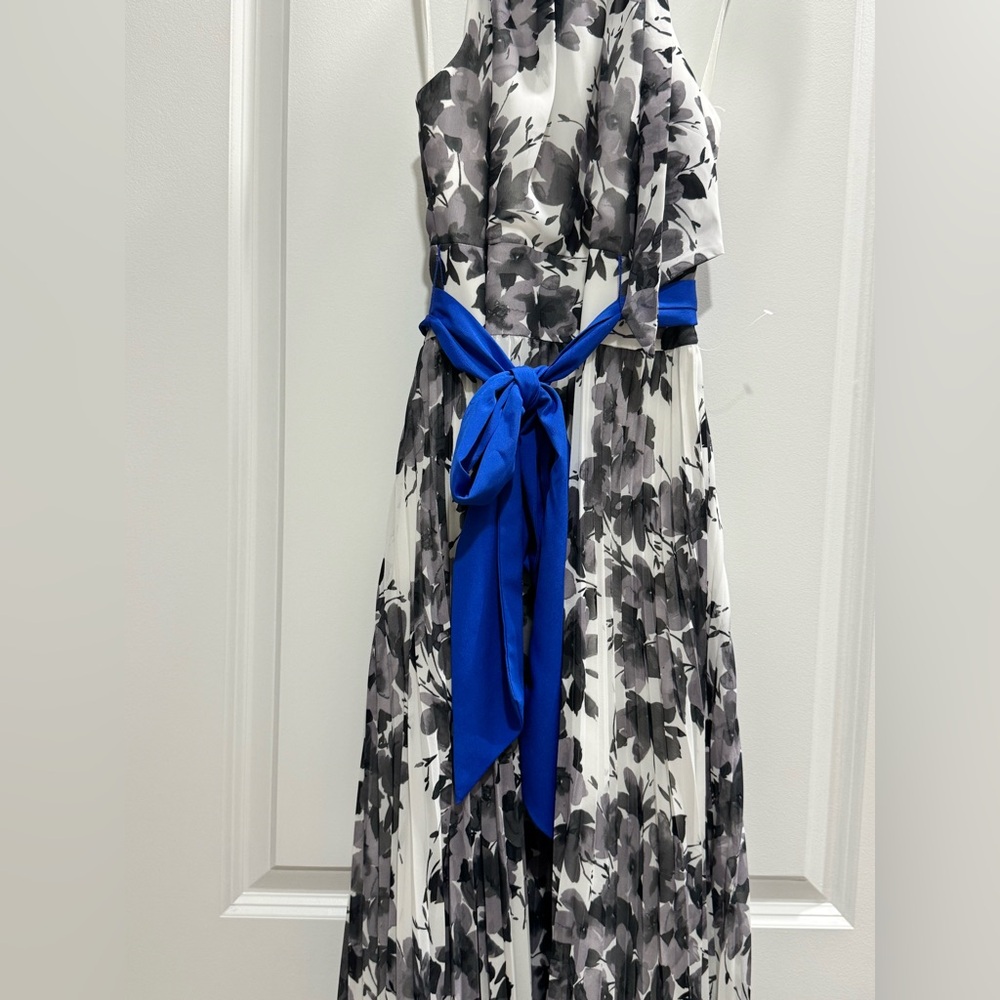 Elegant Floral Print Dress with Blue Accent - Picture 3 of 4